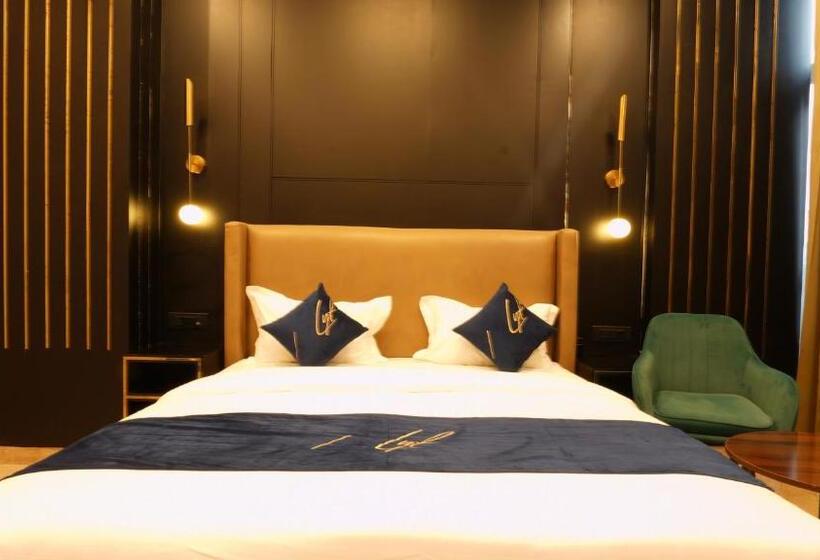 اتاق استاندارد, Aquila Grand Suites   Noida Sector 136