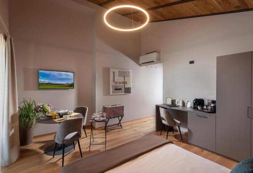 Номер Deluxe, Relais Pqlin