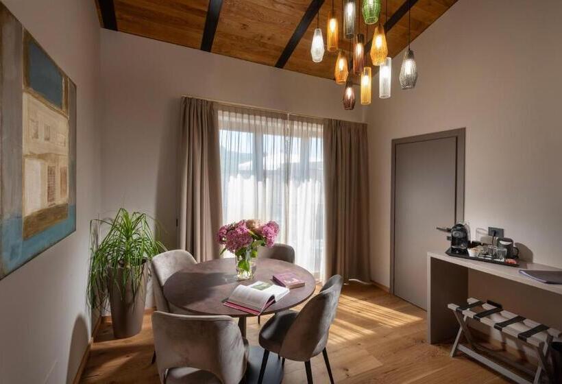 Номер Superior, Relais Pqlin