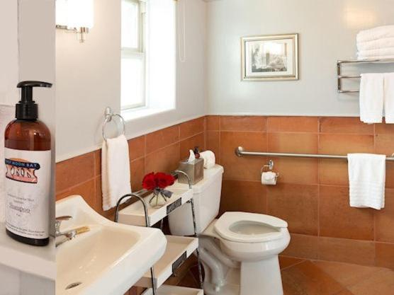 Апартаменты 1 Спальня, Half Moon Bay Inn   Main Street Downtown