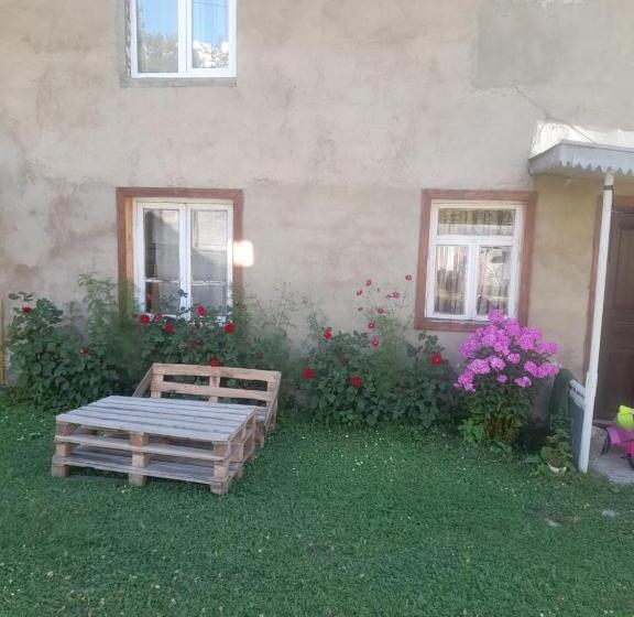 اتاق استاندارد سه نفره, Guesthouse   Kavkasioni
