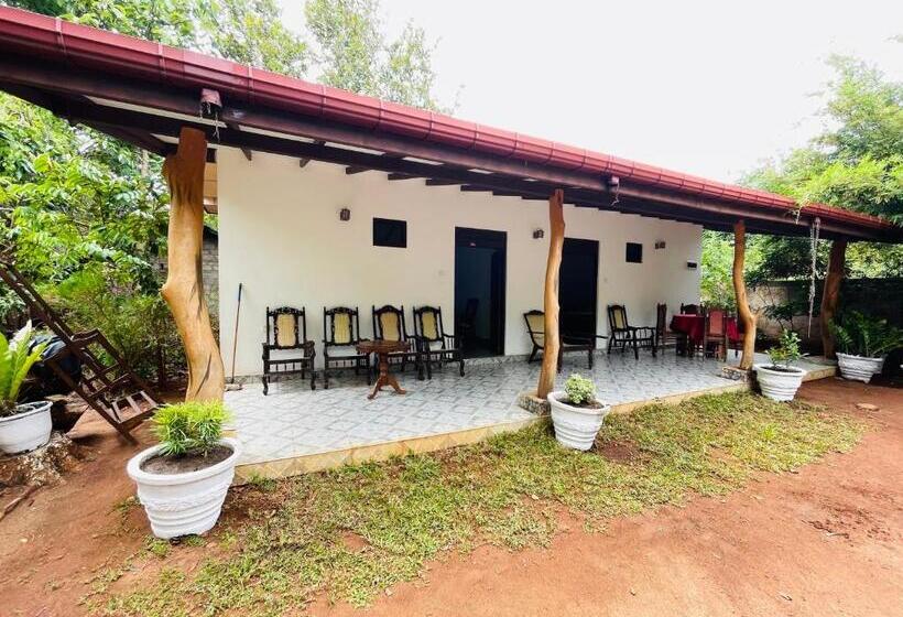 اتاق استاندارد, Railway Bungalow