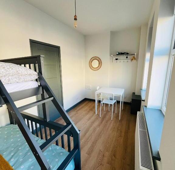 חדר אקונומי לשלושה, Kilburn Guest Rooms 167