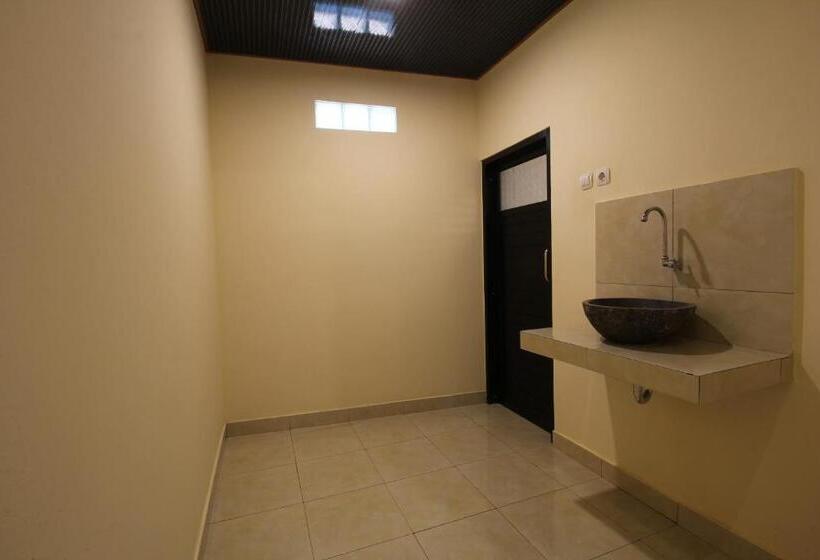 Номер Deluxe, Oyo 94152 Pondok Wisata Alan Dinah