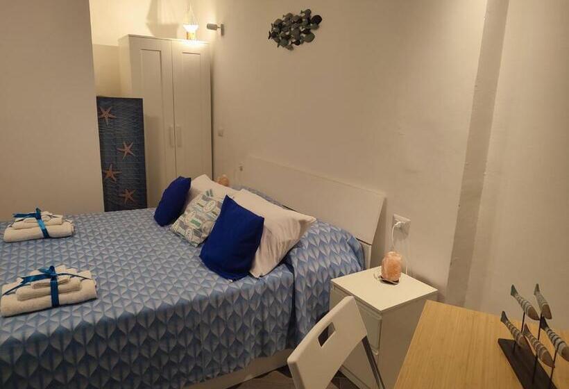 غرفة قياسية مطلّة علي البحر, Belvedere Apartment