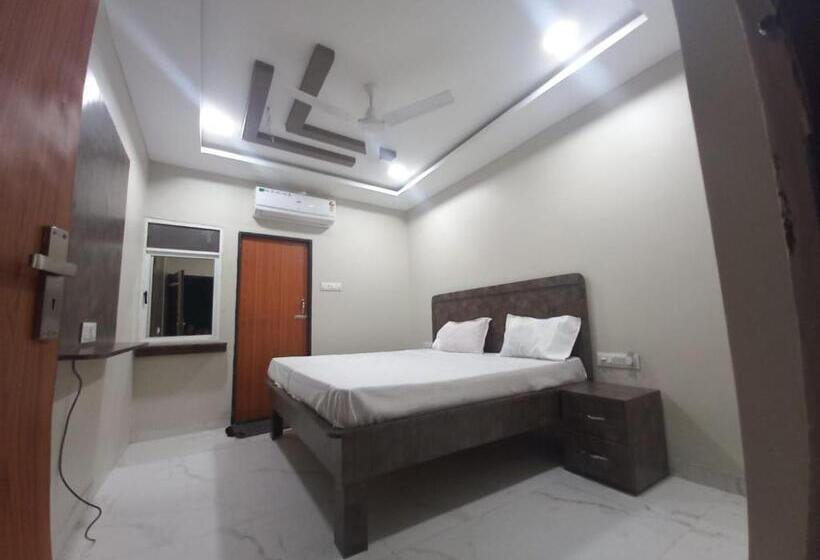 Camera Deluxe, Shri Kushal Heritage