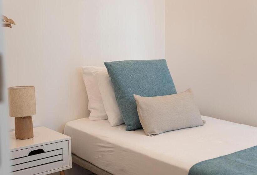 اتاق استاندارد یک نفره, Madalena Hostel E Suites