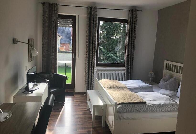 Номер Стандарт Вид на Сад, Deutsches Haus