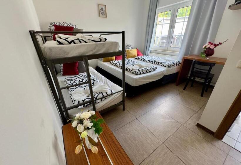 Четырехместный Номер Стандарт, Moji 3 Landhaus Köln