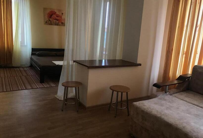 Четырехместный Номер Стандарт, Veranda Guest House