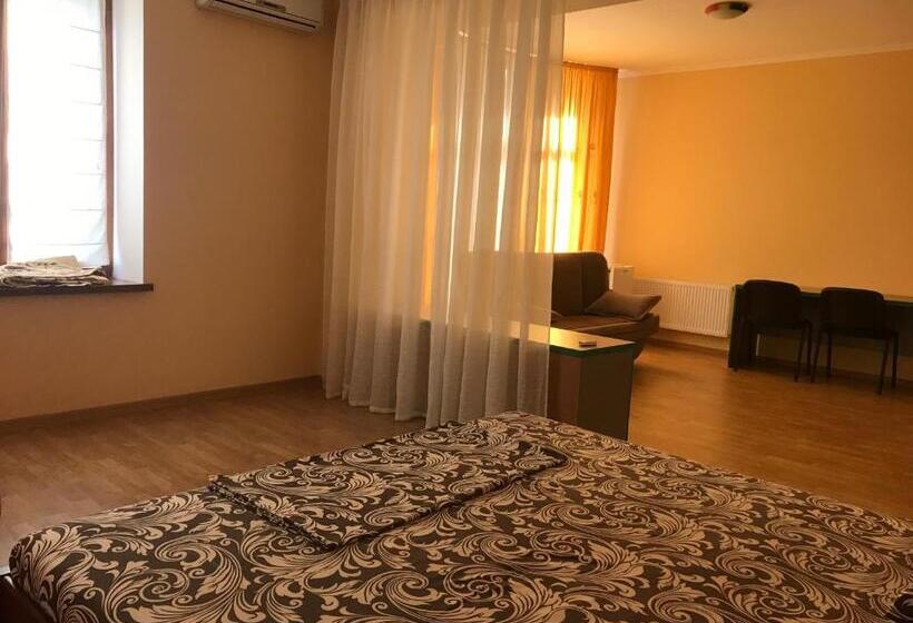 Четырехместный Номер Стандарт, Veranda Guest House