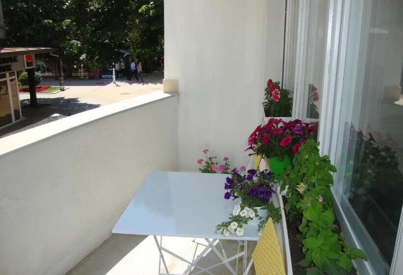 Четырехместный Номер Стандарт с Балконом, Guest Rooms Colours