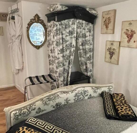 Номер Deluxe, Olivia House