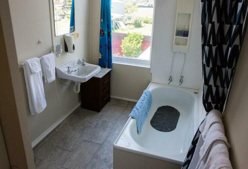 Family Suite, Post Office