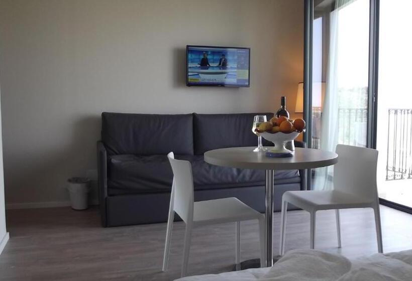 اتاق لوکس با بالکن و چشم‌انداز دریا, Venere Di Erice Resort & Spa