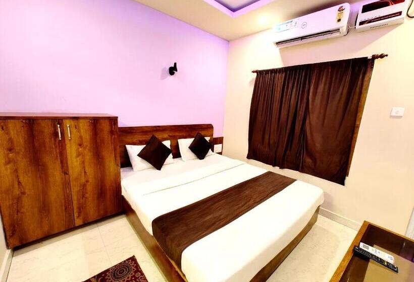 اتاق لوکس با تخت بزرگ, Goroomgo Blue Sagar Puri Near Sea Beach   Newly And Decorated Room With Fully Air Conditioning  Lift