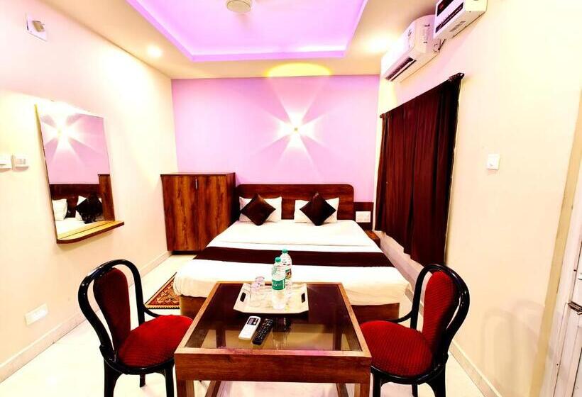اتاق لوکس با تخت بزرگ, Goroomgo Blue Sagar Puri Near Sea Beach   Newly And Decorated Room With Fully Air Conditioning  Lift