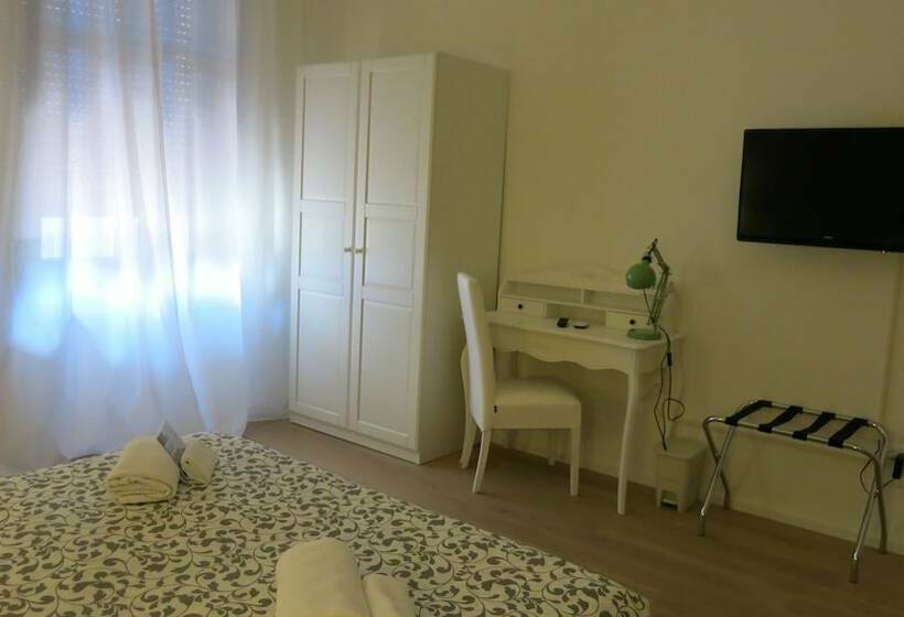اتاق استاندارد سه تخته با سرویس بهداشتی مشترک, House Of Trento
