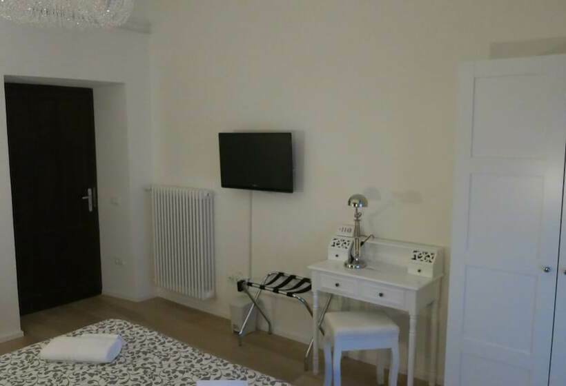 اتاق استاندارد چهار تخته, House Of Trento