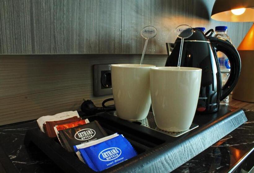 디럭스 스위트, Arthama Hotels Makassar