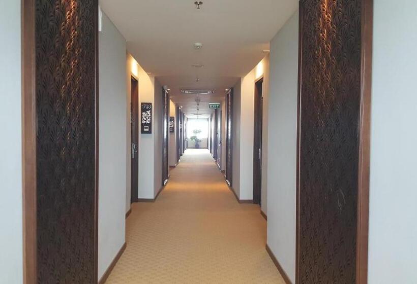 디럭스 룸, Arthama Hotels Makassar