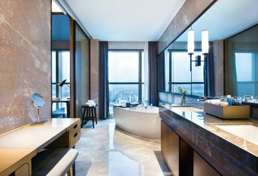 سوییت سوپریور, Crowne Plaza Baoji City Center, An Ihg