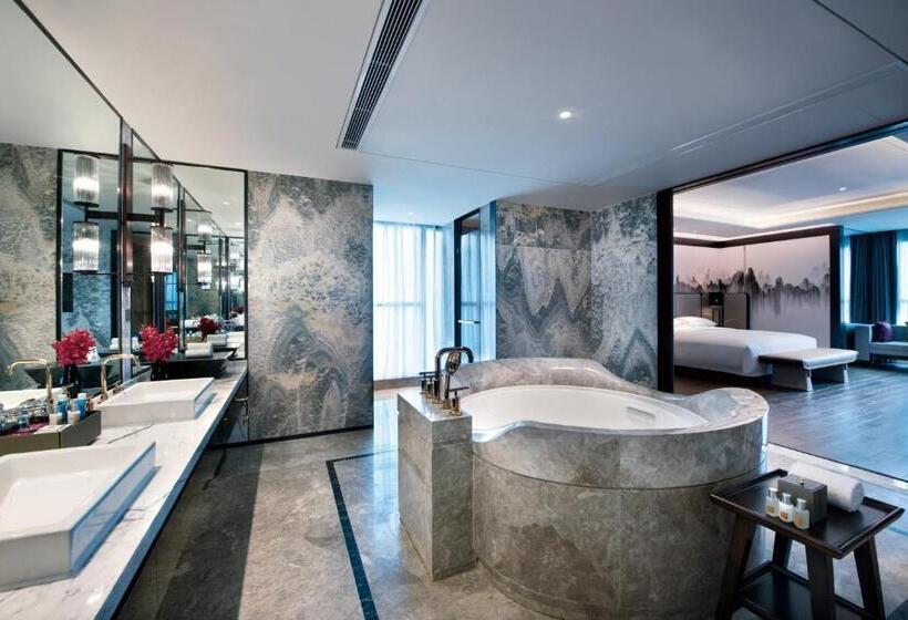 سوئیت با تخت بزرگ, Crowne Plaza Baoji City Center, An Ihg
