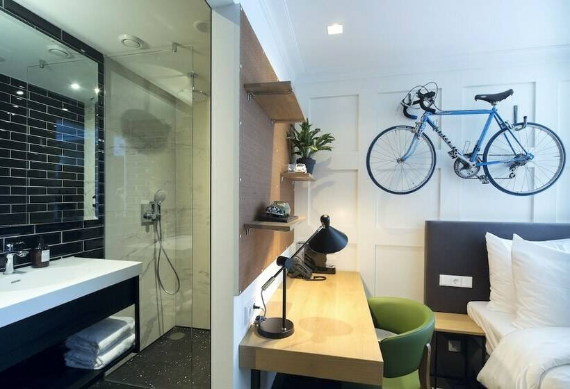 Quarto Deluxe, The Highland House