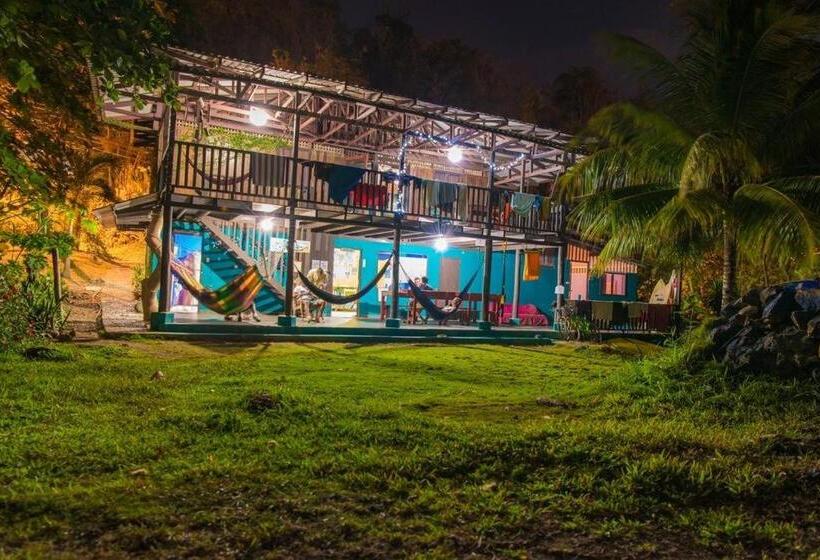침실 4개 주택, Luminosa Montezuma Hostel