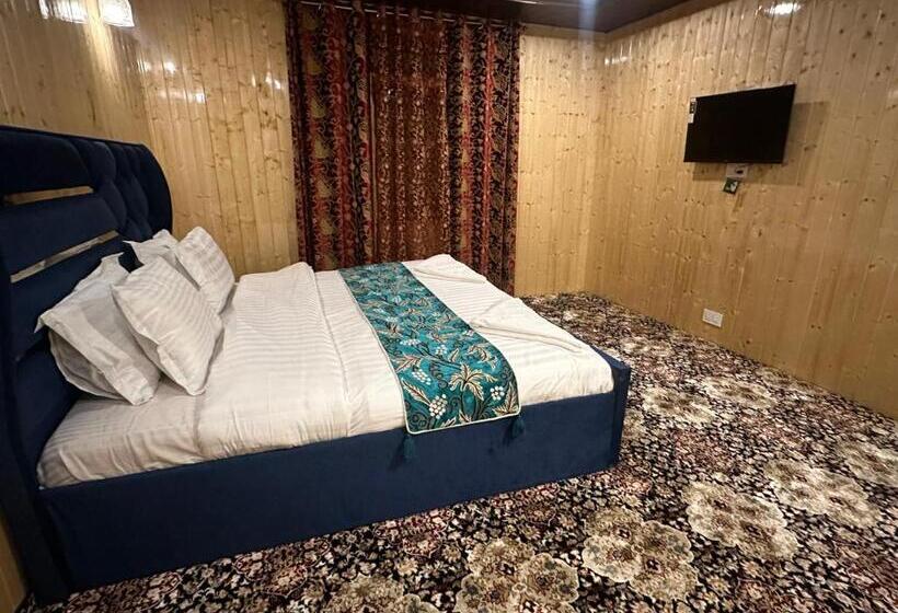 سوییت خانوادگی, The Heritage Safina Group Of Houseboats
