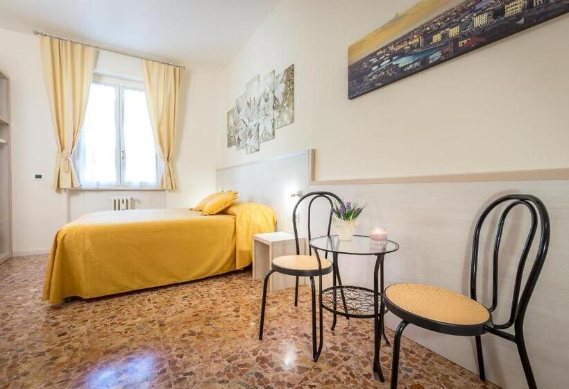 Camera Deluxe, B&b Dolce Luna