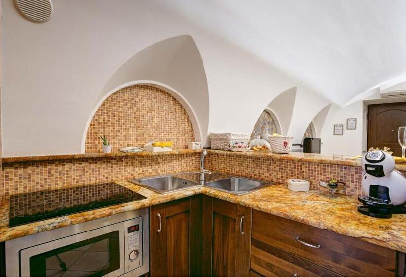 Quarto Estandar com Sacada, Cuore Di Sorrento Suites