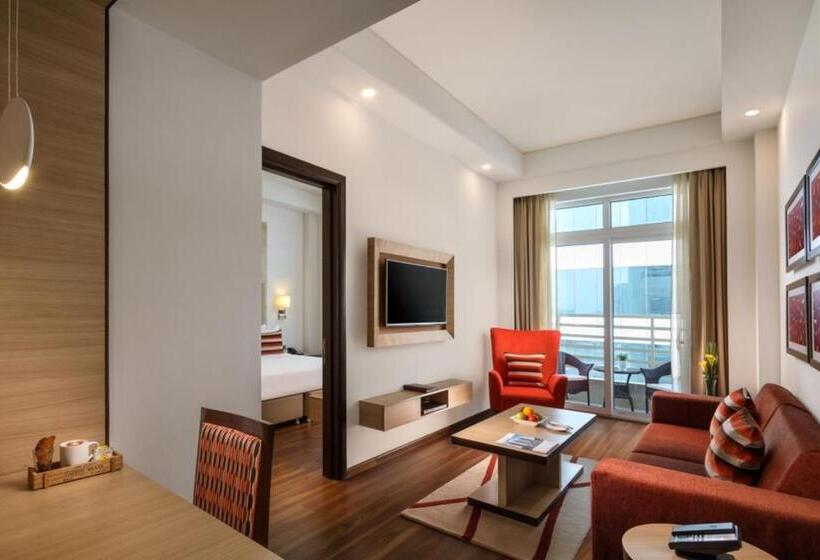 Люкс Повышенной Комфортности, Sandal Suites By Lemon Tree Hotels