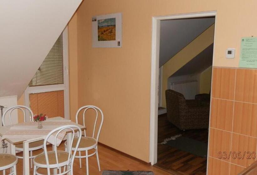 Apartamento 1 Dormitório com Sacada, Penzión Marína Pri Slovenskej Reštaurácii