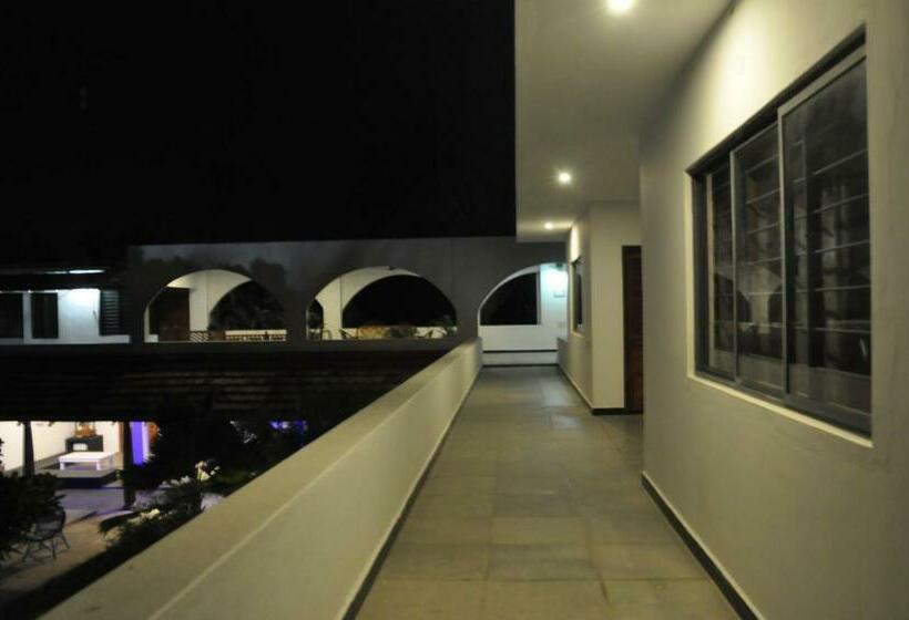 스탠다드 룸 킹사이즈 침대, Villa Anna Pondy