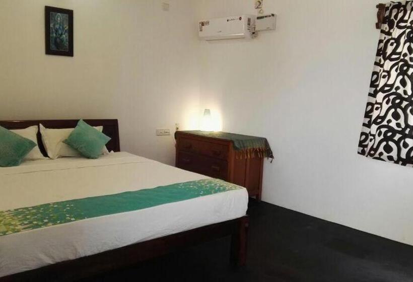 스탠다드 룸 킹사이즈 침대, Villa Anna Pondy