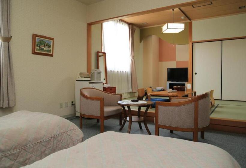 Семейный Номер, Hill Hotel Sunpia Iga
