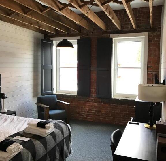 غرفة قياسية سرير كينج, Eleven Revelstoke Lodge