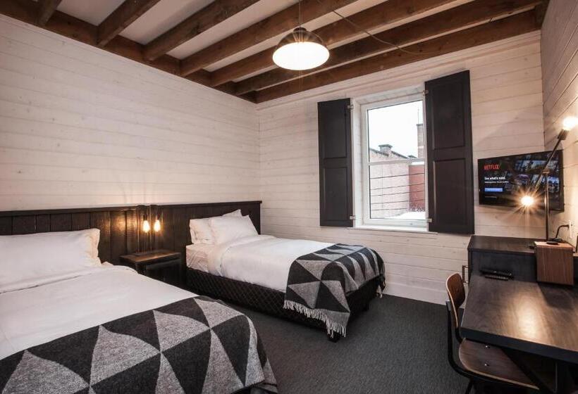 غرفة قياسية سرير كينج, Eleven Revelstoke Lodge