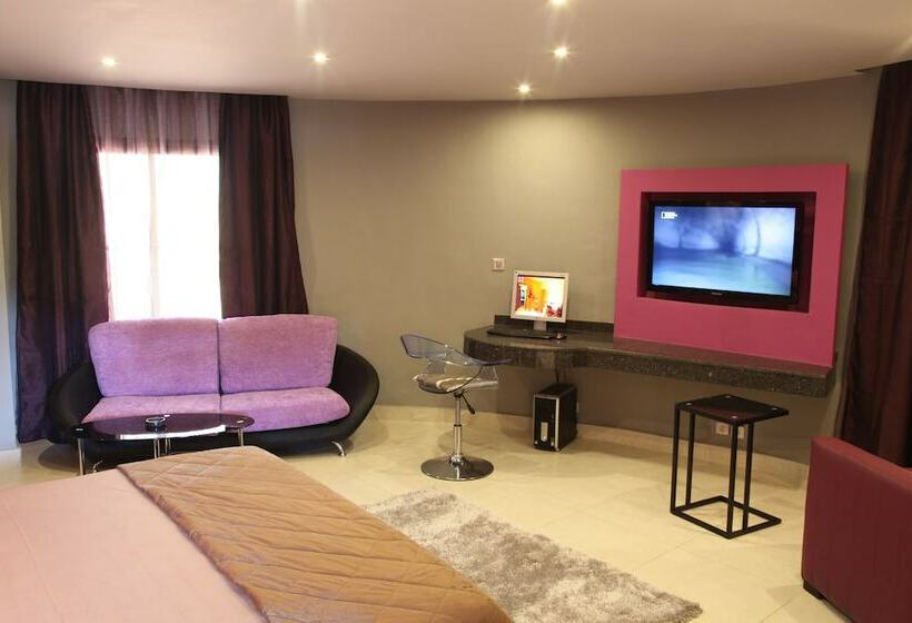 اتاق کلاب, Le Wafou