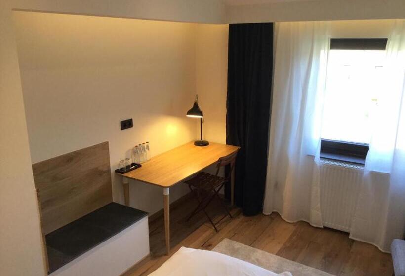 Номер Deluxe, Dharma City