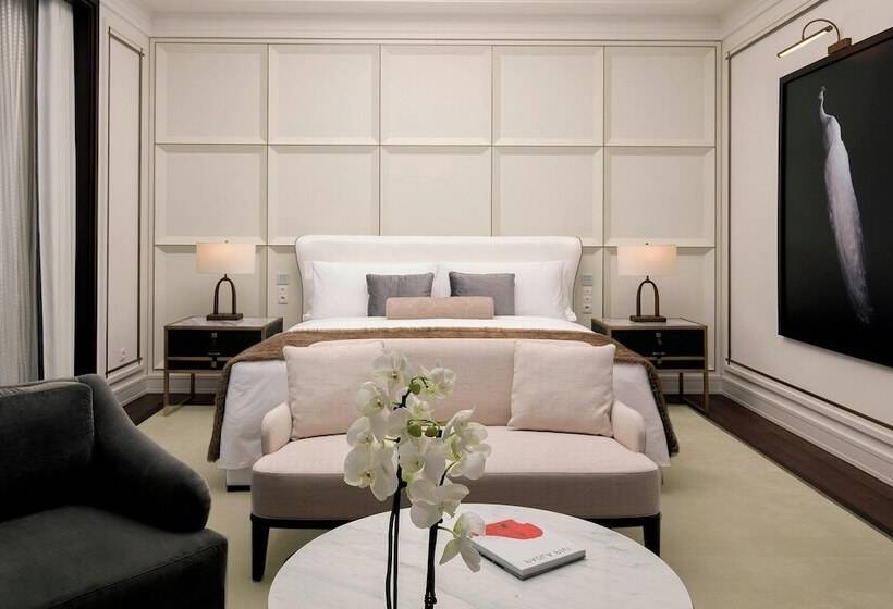 سوئیت با چشم‌انداز رودخانه, The St. Regis Astana