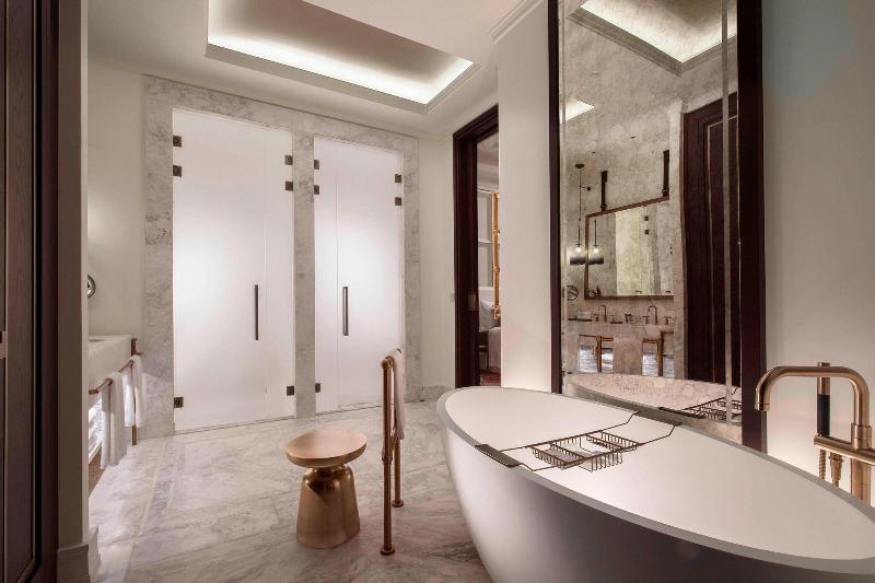 اتاق لوکس با تخت بزرگ, The St. Regis Astana