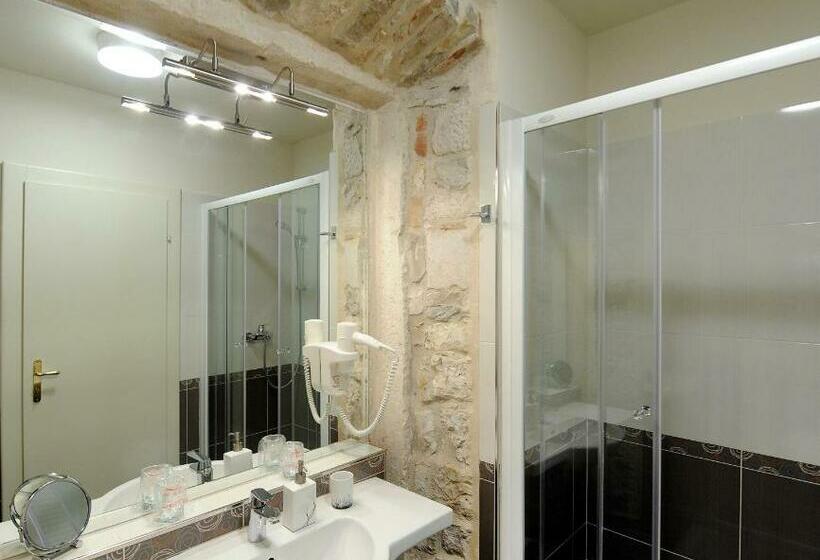 Quarto Deluxe, Palace Augubio