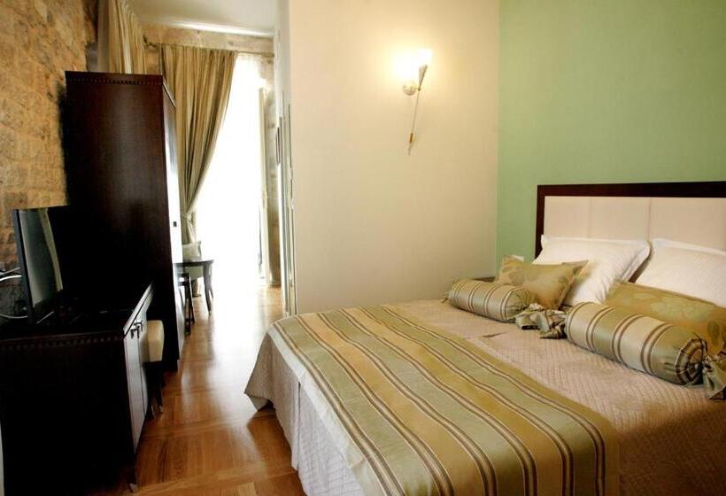 Quarto Superior, Palace Augubio