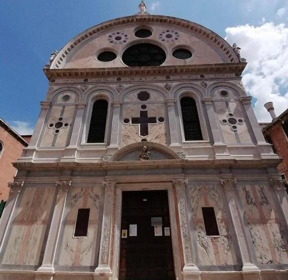 اتاق سوپریور با تخت بزرگ, Venice And Venice Apartments   Private Rooms In Shared Apartment