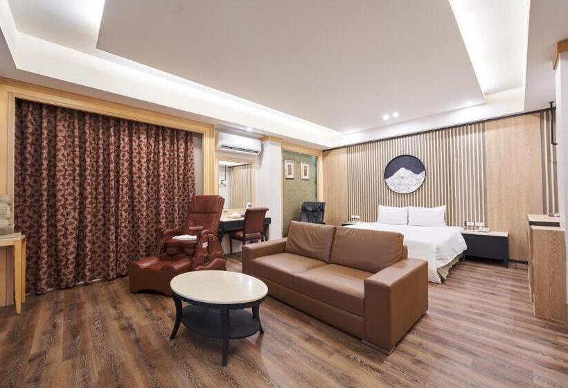 اتاق سوپریور, Cigar Motel