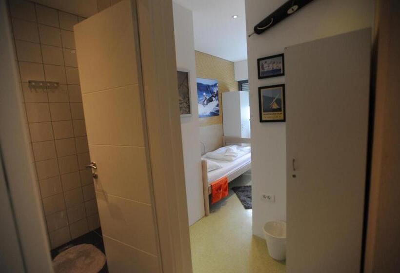 Номер Стандарт, Windward Hostel Zadar