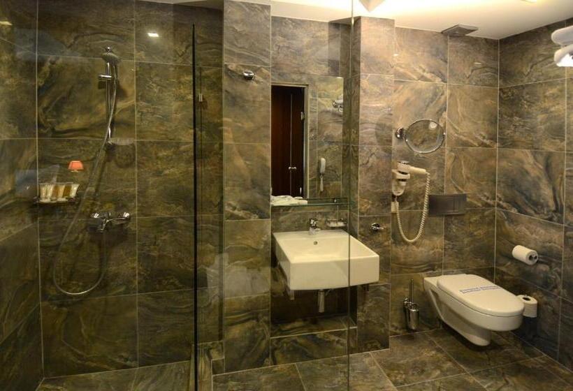 جناح جونيور مطلّ علي حمام السباحة, Danai Hotel & Spa