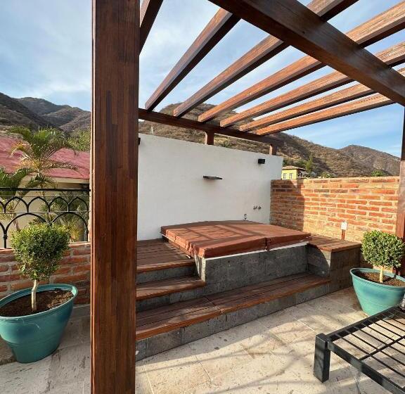 キングサイズベッドのスイートルーム, Lindo Ajijic Bed & Breakfast